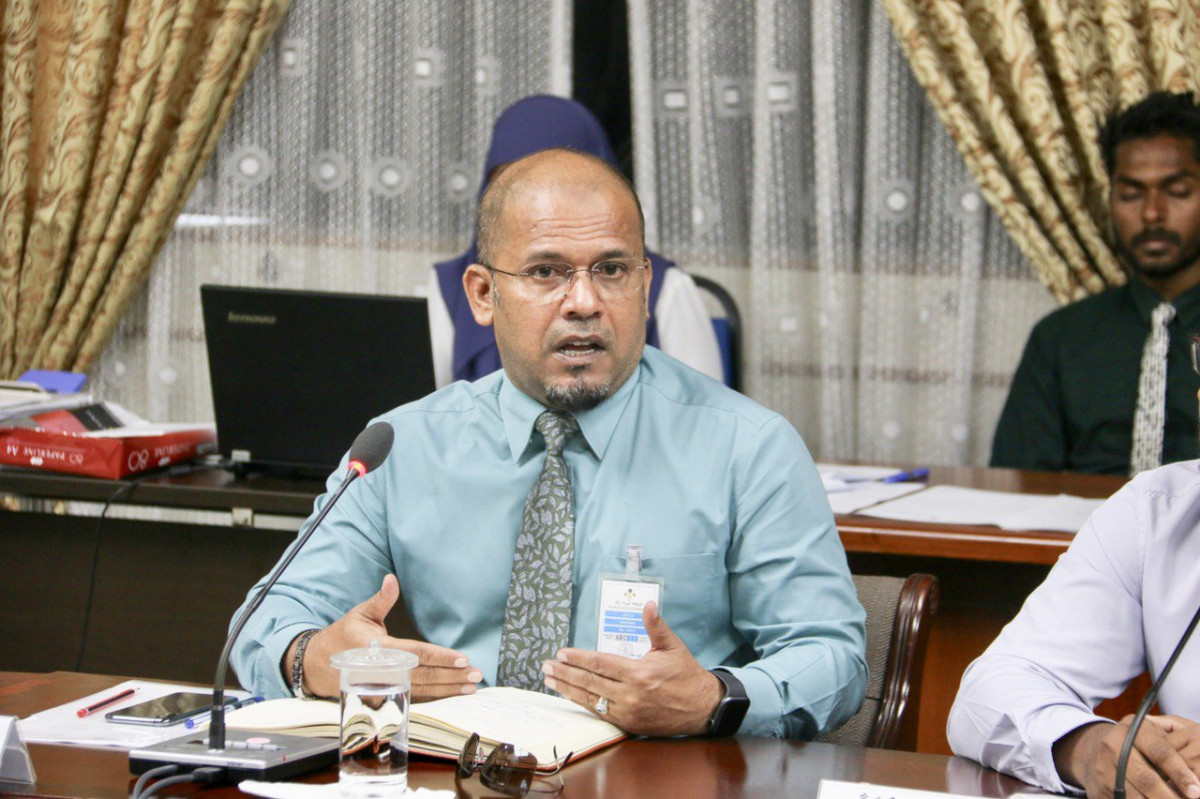 އިލެކްޝަންސް ކޮމިޝަނުގެ ރައީސް އަހުމަދު ޝަރީފް