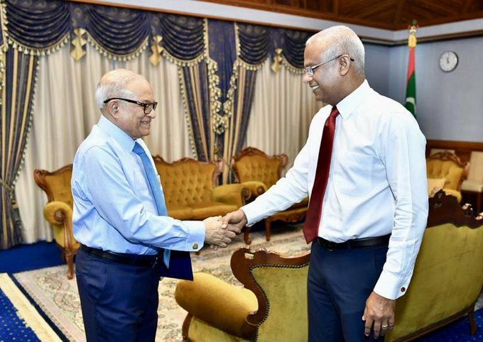 ކުރީގެ ރައީސް މައުމޫން ރައީސް ސާލިހާ ބައްދަލުކުރައްވަނީ