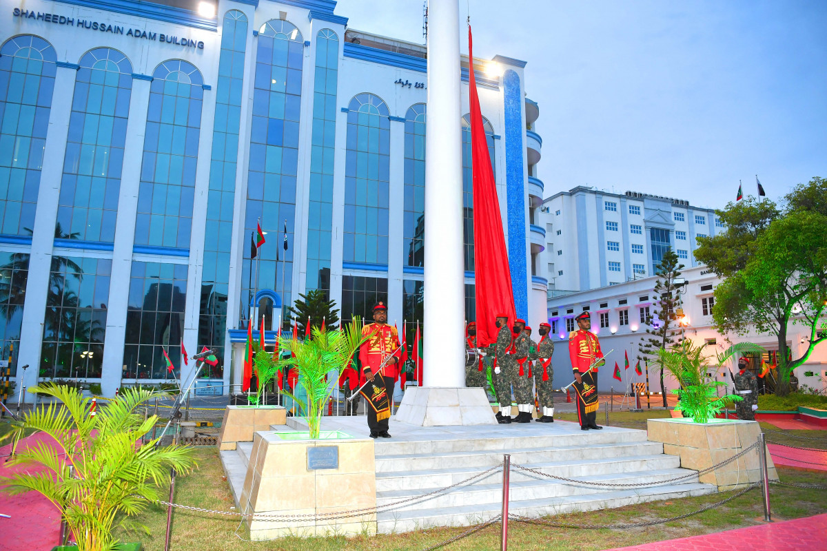 މިނިވަން ދުވަހުގެ ދިދަ ނެގުމުގެ ރަސްމިއްޔާތުގެ ތެރެއިން - ދިދަ ނެގުމުގެ ރަސްމިއްޔާތު ބާއްވާފައިވަނީ އާދިއްތަ ދުވަހުގެ ހެނދުނު 6:00 ގައި ޖުމްހޫރީ މައިދާނުގައި - ފޮޓޯ: ރައީސް އޮފީސް