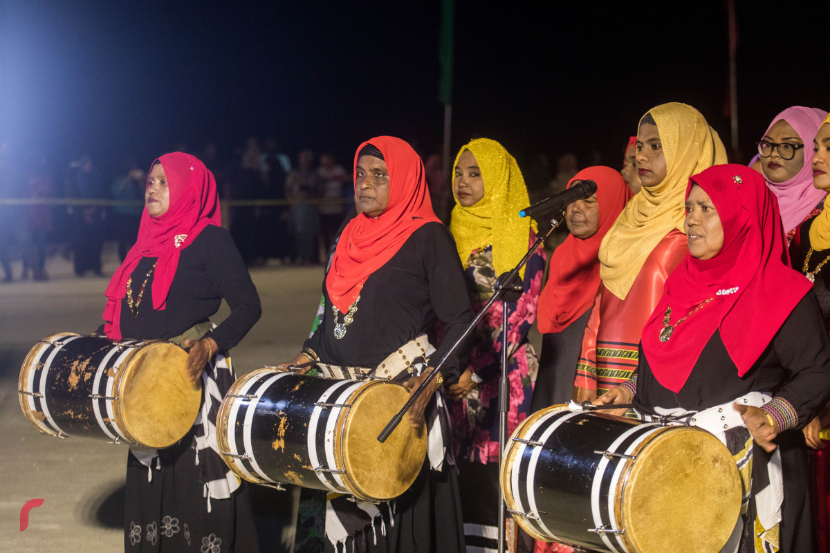 10 އޯގަސްްޓް 2019/ ހއ.ހޯރަފުށި --އީދު ފާހަގަ ކުރުމުގެ ހުއްދަ ހޯދުމަށް ރަށުގެ ކަނބަލުން ރަށުގެ އިސް ވެރިންގެ އަރިހަށް އައިސް ހުއްދަ ހޯދަނީ- ފޮޓޯ: ޝުއައިބް މުހައްމަދު