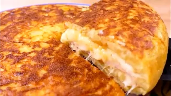 ޕޮޓޭޓޯ އޮމްލެޓް ސޭންޑްވިޗް