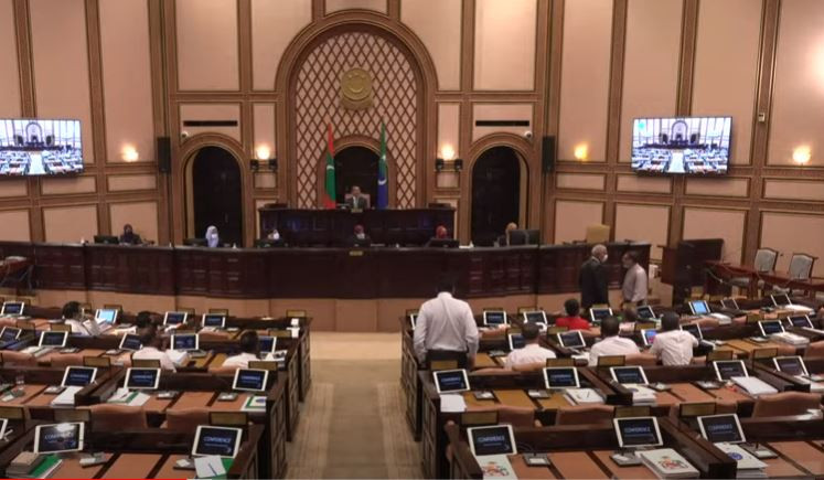 ޝަރީފްގެ ނަން އިއްވުމުން ސަރޖެންޓް އެޓް އާރމްސް ޝަރީފް ތަޅުމުން ނެރުމަށް މަސައްކަތްކުރައްވަނީ