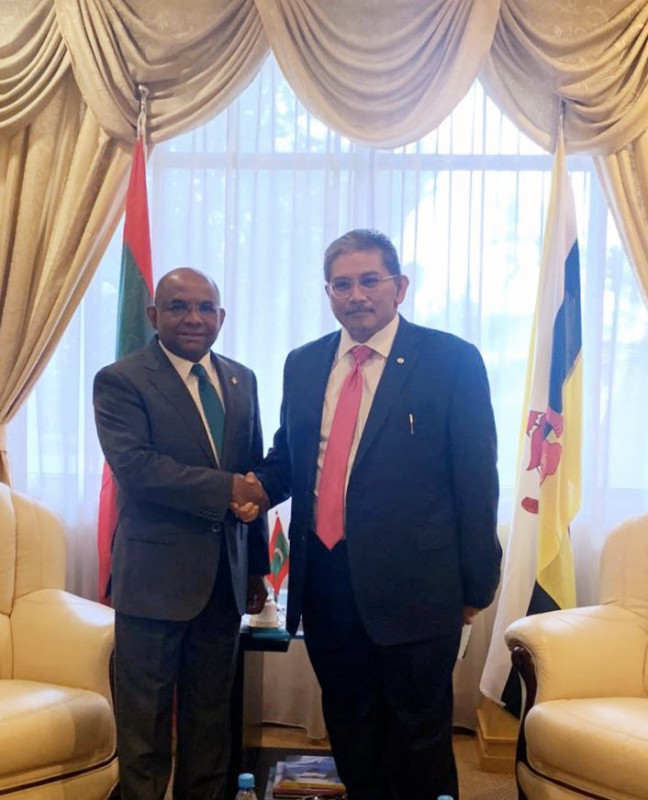 މިނިސްޓަރު ޝާހިދު ބްރޫނާއީގެ ފޮރިން މިނިސްޓަރާއެކު