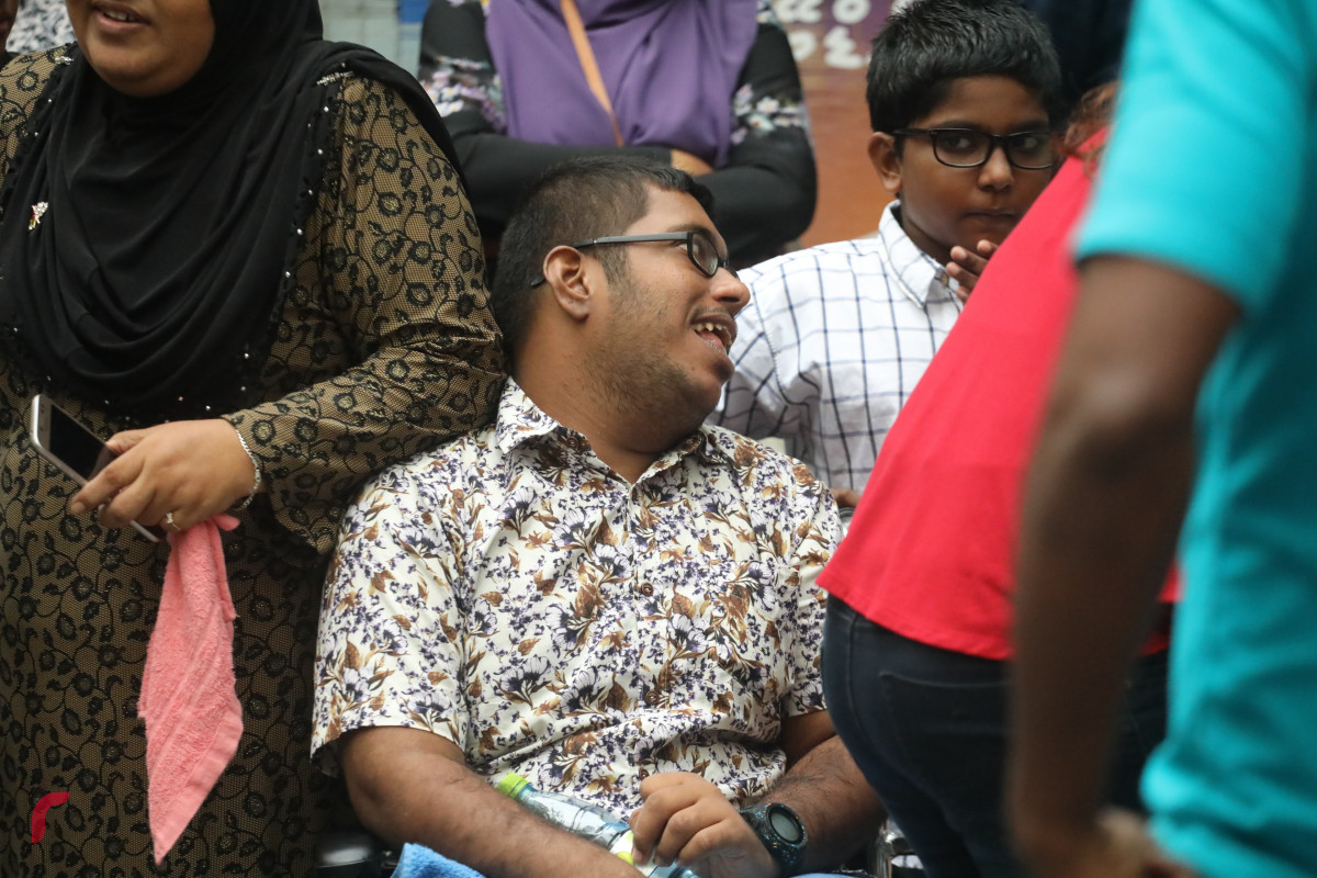 04 ޖޫން 2019 --މާލޭގައި މާލި ނެރުމުގެ ހަރަކާތުގެ ތެރެއިން، މި ހަރަކާތް ބަލާލުމަށް ގިނަ އަދަދެއްގެ މީހުން ވަނީ ޖަމާވެފައި-- ފޮޓޯ: ޝުއައިބް މުހައްމަދު