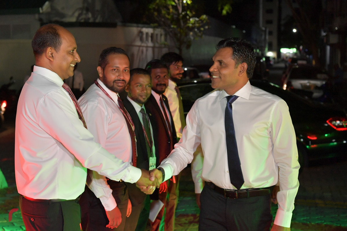 16 ސެޕްޓެމްބަރ 2019 --ނޫސްވެރިކަމުގެ އިނާމް 2018 ޝަރަފްވެރި ކޮށްދެއްވީ ނައިބު ރައީސް ފައިސަލް ނަސީމްއެވެ. މި ރަސްމިއްޔާތުގައި ވަނީ ނޫސްވެރިކަމުގެ ދާއިރާއިން ހިދުމަތްކޮށްދީފައިވާ ފަރާތްތަކަށް އެވޯޑްދީފައި.-- ފޮޓޯ: ރައީސް އޮފީސް