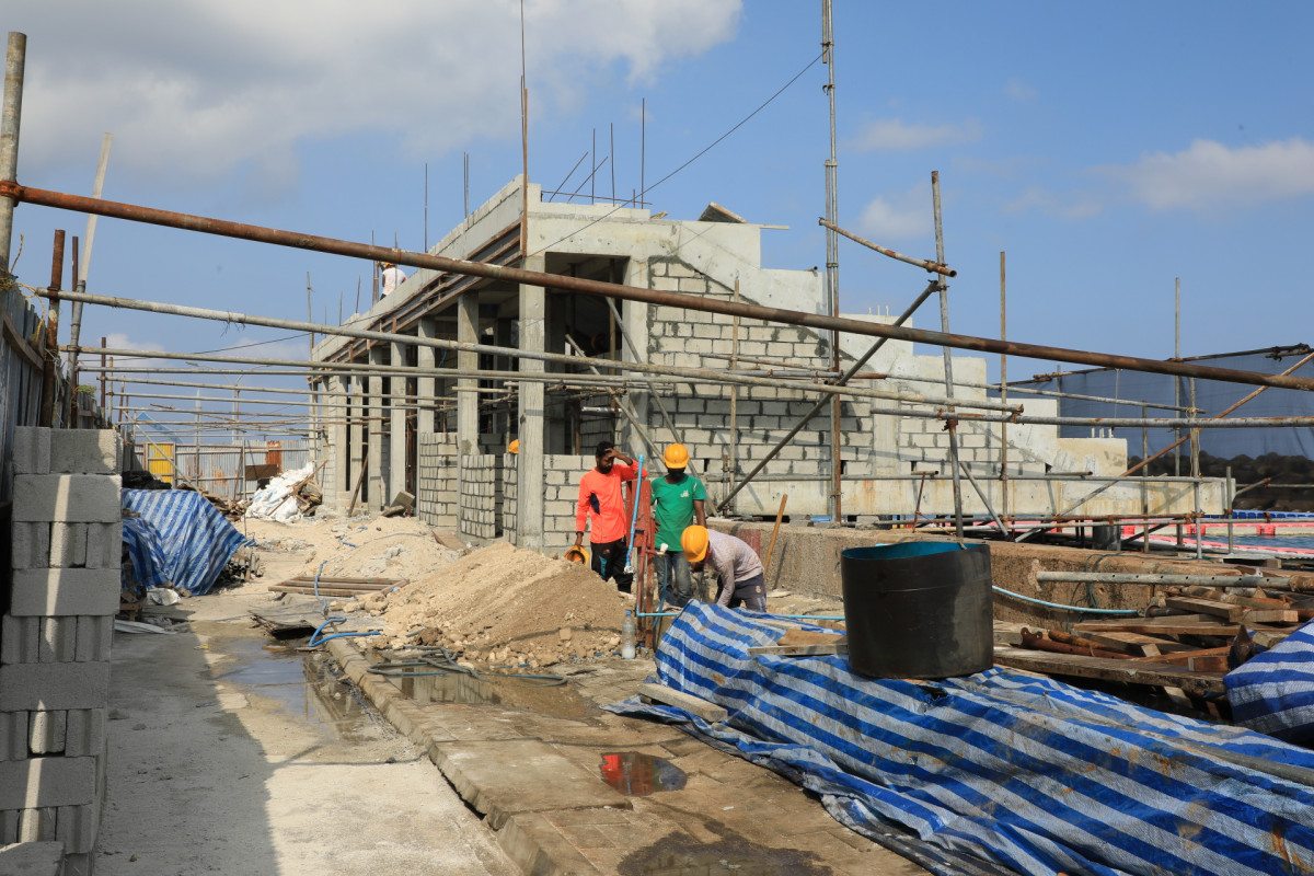 މިހާރު ޓްރެކްގައި މުބާރާތްތައް ބާއްވާއިރު އެ ސަރަހައްދުގައި ހުންނަނީ ވަގުތީ ޓެންޓްތަކެއް ޖަހާ ހިޔާކޮށްފައި ފޮޓޯ: ރާއްޖެއެމްވީ