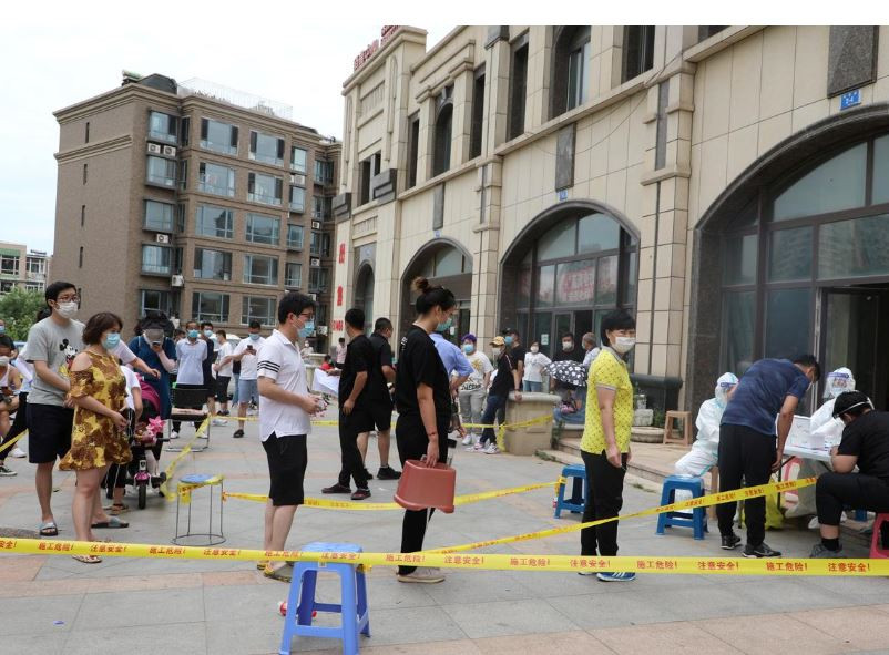 ޗައިނާގައި ކޮވިޑްގެ ރޭންޑަމް ސާމްޕަލް ނެގުމުގެ މަސައްކަތް ކުރަނީ