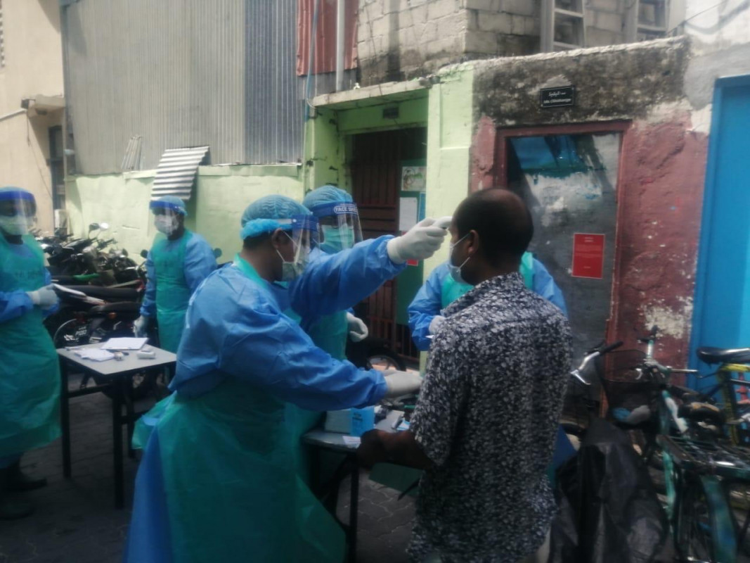 ކޮވިޑް-19 އާއި ގުޅިގެން އާރުއާރުޓީން މަގުމަތިން މީހެއްގެ ސާމްޕަލް ނަގަނީ