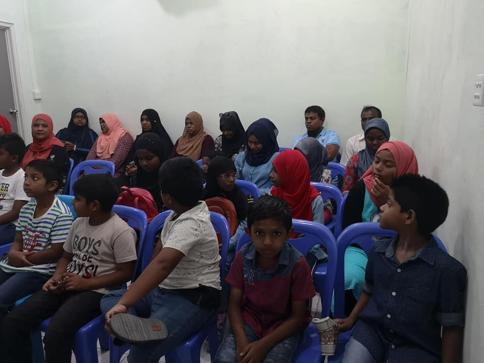 ދަރިވަރުންނާއި ބެލެނިވެރިން ބައްދަލުވުމެއްގައި