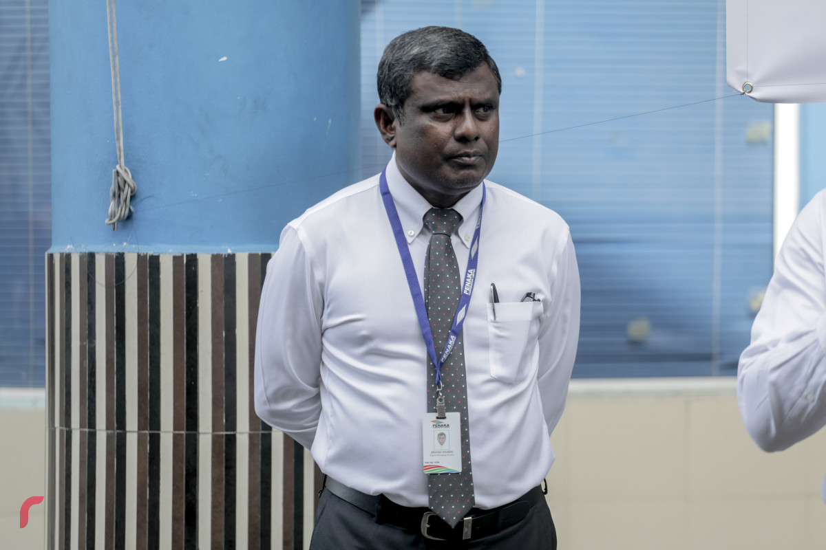 1 ޖުލައި 2019 --ފެނަކަ ކޯޕަރޭޝަންގެ މުއައްޒަފުން ކުރަޕްޝަނައާއި ދެކޮޅަށް ސޮއިކުރުމަށް ބޭއްވި ހަރަކާތުގެ ތެރެއިން. ފެނަކައިގެ ހުރިހާ މުވައްޒަފުން ވަނީ މި އިގުރާރުގައި ސޮއިކޮށްފައި.-- ފޮޓޯ: ޝުއައިބް މުހައްމަދު1 ޖުލައި 2019 --ފެނަކަ ކޯޕަރޭޝަންގެ މުއައްޒަފުން ކުރަޕްޝަނައާއި ދެކޮޅަށް ސޮއިކުރުމަށް ބޭއްވި ހަރަކާތުގެ ތެރެއިން. ފެނަކައިގެ ހުރިހާ މުވައްޒަފުން ވަނީ މި އިގުރާރުގައި ސޮއިކޮށްފައި.-- ފޮޓޯ: ޝުއައިބް މުހައްމަދު