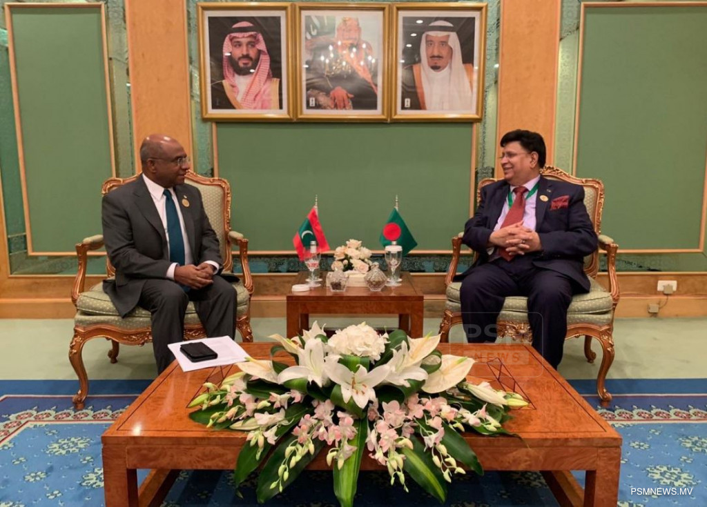 ބަންގްލަދޭޝްގެ ފޮރިން މިނިސްޓަރ އޭ.ކޭ އަބްދުލް މޮމެން، ފޮރިން މިނިސްޓަރ އަބްދުﷲ ޝާހިދު