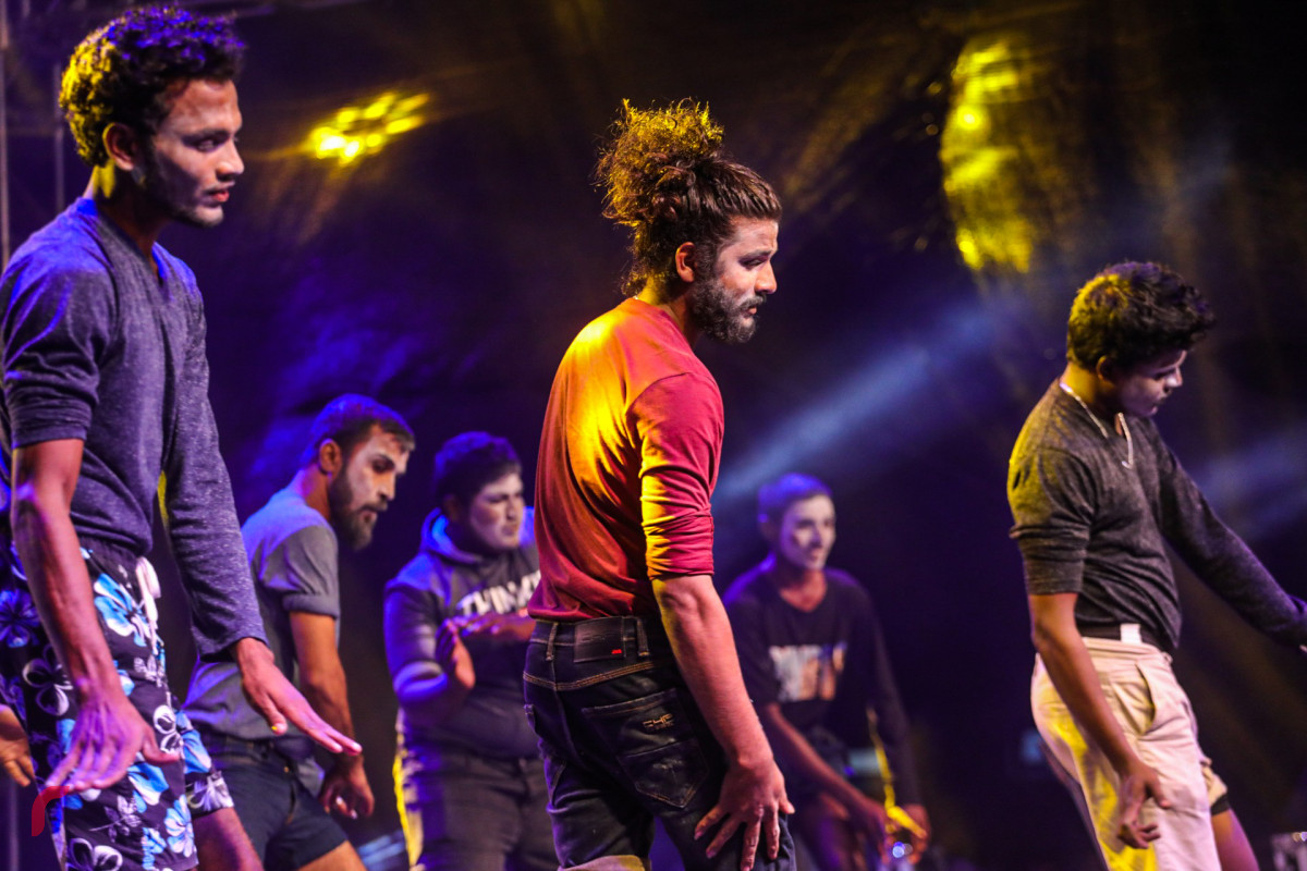 13 އޮގަސްޓް 2019 | ހއ. ހޯރަފުށި -- ހާއުފާ އީދު ޝޯވގެ 3 ވަނަރޭ. މި ޝޯވގައި ގްރެވިޓީ ބޭންޑްގެ އިތުރުން ހޯރަފުށީގެ ޒުވާނުންގެ ހަރަކާތްތައް ފެނިގެން ގޮސްފައިވޭ -- ފޮޓޯ: ޝުއައިބް މުހައްމަދު