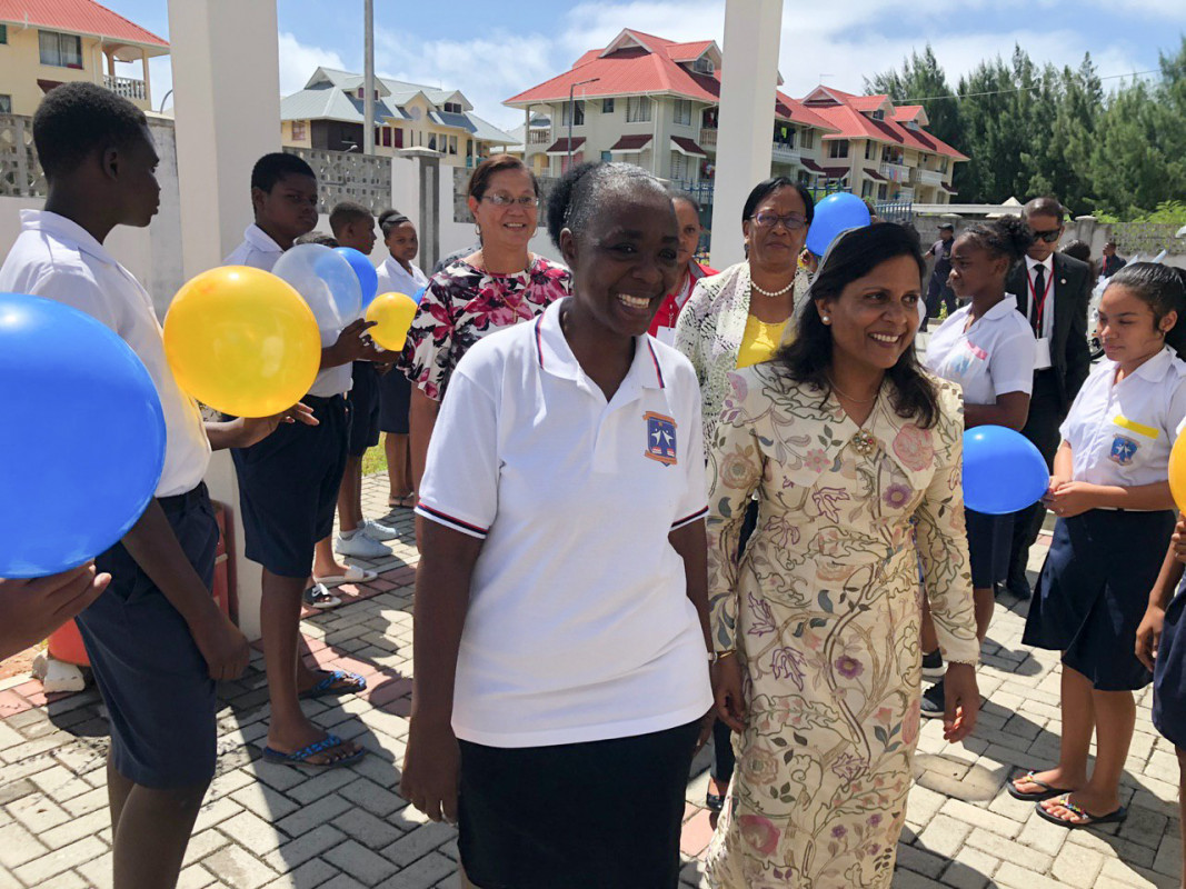 މި ޒިޔާރަތުގައި ރައީސްގެ އަނބިކަނބަލުންގެ އަރިހުގައި ސީޝެލްސްގެ އެޑިއުކޭޝަން އެންޑް ހިއުމަންރިސޯސް ޑިވެލޮޕްމެންޓް މިނިސްޓަރ ބައިވެރިވެ ވަޑައިގެންނެވި