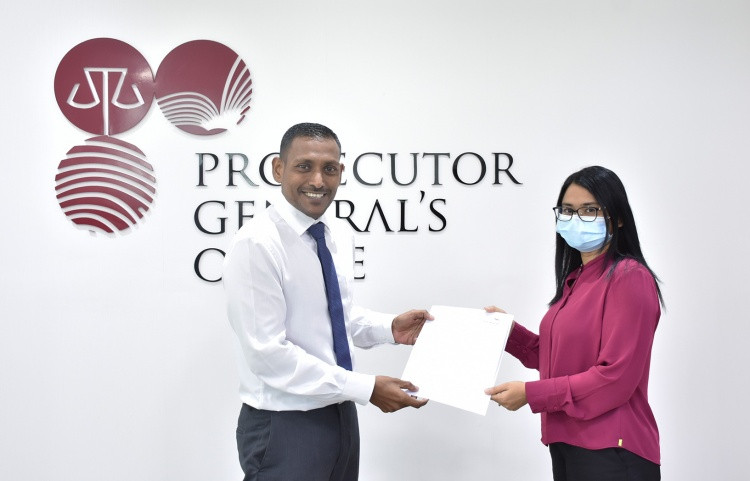 ޕްރޮސިކިއުޓަރ ޖެނެރަލް އަލްއުސްތާޛް ޙުސެއިން ޝަމީމް އަދި އެސިސްޓެންޓް ޕްރޮސިކިއުޓަރ ޖެނެރަލް އަލްއުސްތާޛާ މަރްޔަމް ފެޒްލީން