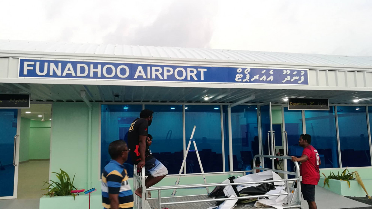 ށ.ފުނަދޫ އެއަރޕޯޓަށް ޓެސްޓް ފްލައިޓް ޖެއްސުމުގެ ރަސްމިއްޔާތަށް ރަށު ރައްޔިތުން އަންނަނީ ތައްޔާރުވަމުން