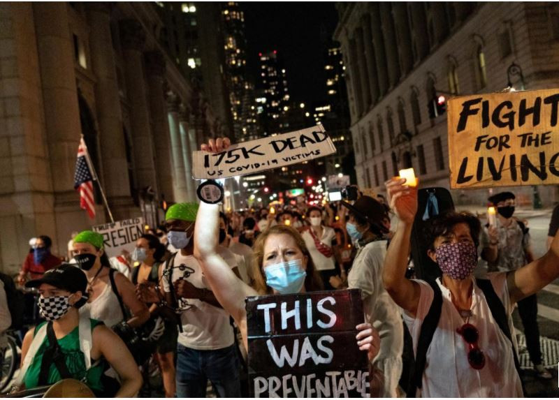 އެމެރިކާގައި ކޮވިޑް-19 ޖެހިގެން މަރުވި މީހުންގެ ހަނދާނުގައި ބޭއްވި އެއްވުމުގެ ތެރެއިން