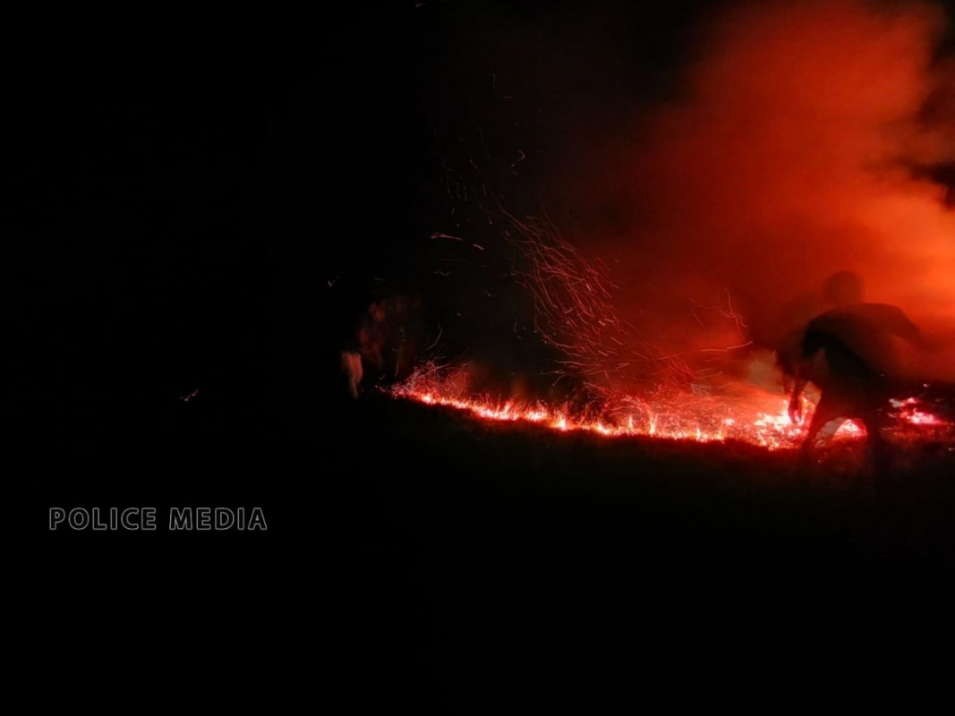 ރަތަފަންދޫ ބޯޅަދަނޑުގައި ރޯވެފައިވާ އަލިފާން ނިއްވުމަށް ބަޔަކު ހަރަކާތްތެރިވަނީ