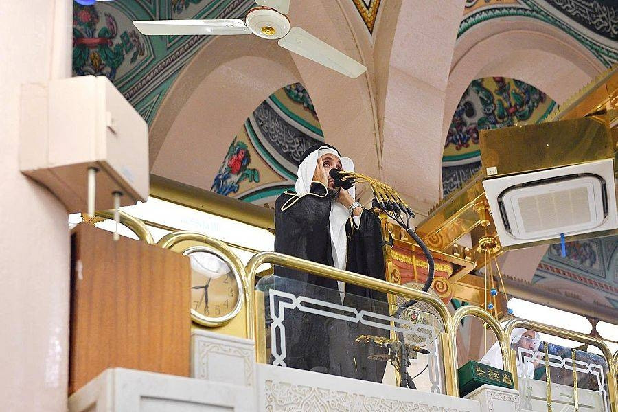 މަސްޖިދުލް ނަބަވީގައި ކުރެވުނު ފުރަތަމަ ތަރާވީހު ނަމާދު - ތަރާވީހް ނަމާދުގައި ކޮށްފައިވަނީ ދެ ރަކުވަތް -- ފޮޓޯ: ސައުދީ ގެޒެޓް