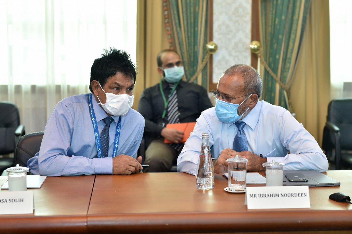 ރާއްޖޭގެ ބޯޑަރު ހުޅުވާލުމުގެ ކުރިން ވާންޖެހޭ ތައްޔާރީތަކާ ބެހޭގޮތުން ރައީސުލްޖުމްހޫރިއްޔާ އކަމާބެހޭ ފަރާތްތަކާއި މަޝްވަރާކުރެއްވުން -- ފޮޓޯ: ރައީސް އޮފީސް