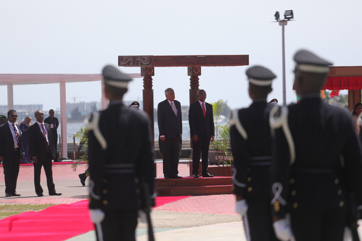 2 ސެޕްޓެމްބަރ 2019 --ބޮޑުވަޒީރު ރަނިލް ރަނިލް ވިކްރަމަސިންހަ އަށް މަރުހަބާ ދެންނެވުމުގެ ހަރަކާތްތައް ރަސްމީ ފާލަމުން-- ފޮޓޯ: ޝުއައިބް މުހައްމަދު