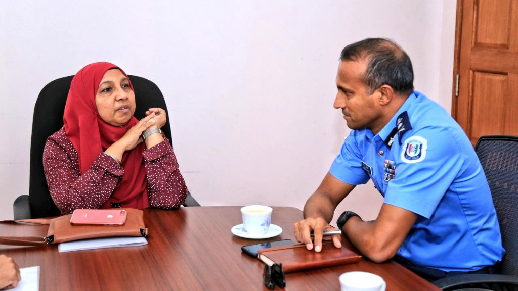 ޖެންޑަރ މިނިސްޓަރ އައިޝާ، އަދި ޕޮލިސް ކޮމިޝަނަރ ހަމީދު