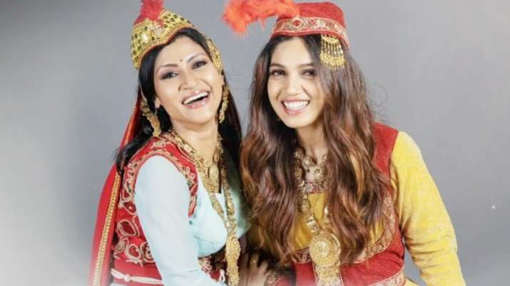 ބޫމީ ޕެޑްނޭކަރު އާއި ކޮންކަނާ ސެން ޝަރްމާ