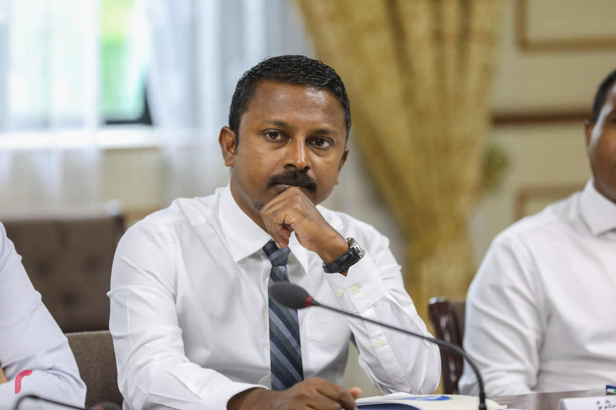 އިލެކްޝަންސް ކޮމިޝަންގެ މެމްބަރުންނާއެކު މަޖިލީހުގެ ކޮމެޓީތަކުން ބޭއްވި ބައްދަލުވުމުގެ ތެރެއިން -- ފޮޓޯ: ޔޫސުފް ސޮފްވާން