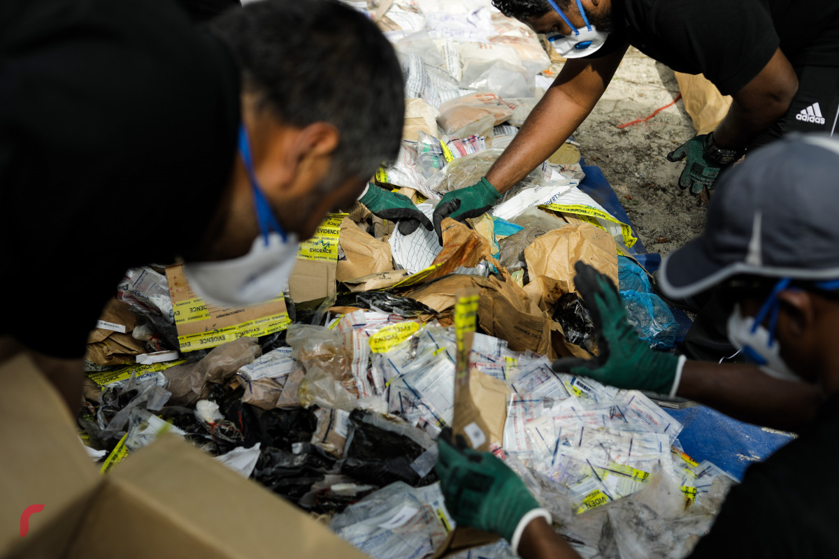 26 ޖޫން 2019: ފުލުހުންގެ ބެލުމުގެ ދަށުގައި ހުރި 416.9 ކިލޯގެ މަސްތުވާތަކެތި ނައްތާލުން. -- ފޮޓޯ: ޝުއައިބް މުހައްމަދު