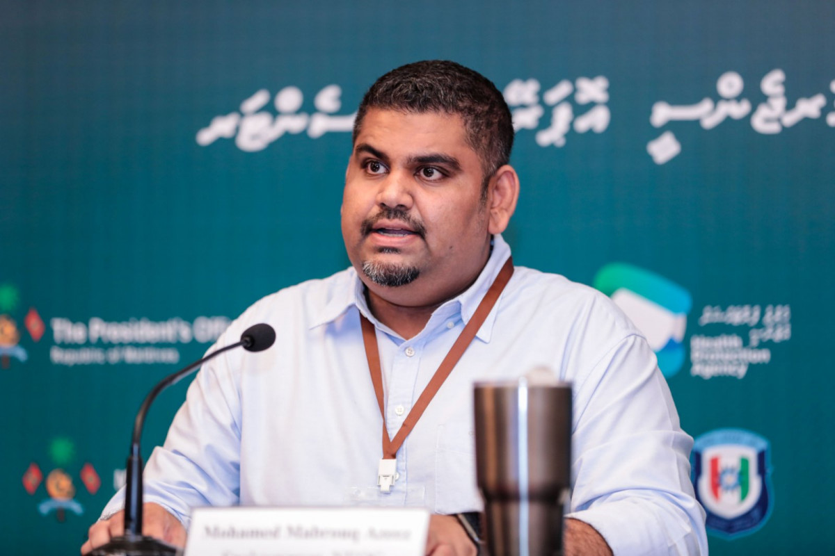 ނެޝަނަލް އިމަރޖެންސީ އޮޕަރޭޝަން ސެންޓަރގެ ނޫސްވެރިންގެ ބައްދަލުވުމުގައި އެ ސެންޓަރުގެ ތަރުޖަމާން މަބްރޫކް އަޒީޒް ވާހަކަދައްކަވަނީ