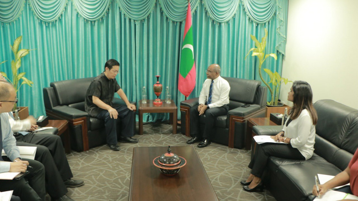 ހާރިޖީ ވަޒީރު ޝާހިދު ޗައިނާ ސަފީރު ޒަންގ ލީ ޒޮންއާ އެކު ބޭއްވެވި ބައްދަލުކުރެއްވުމުގެ ތެރެއިން