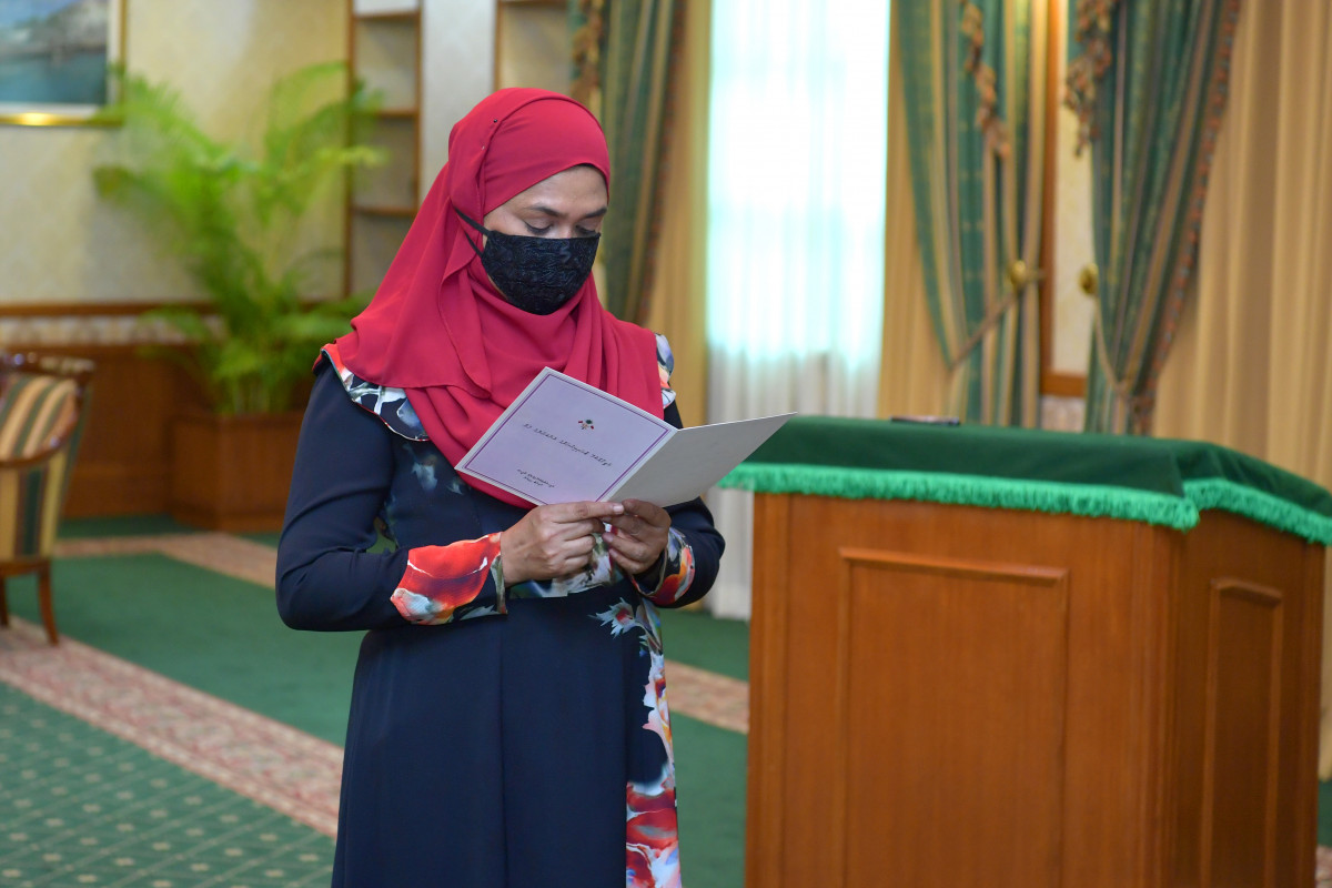 ރައީސުލްޖުމްހޫރިއްޔާ، ވަޒީފާބެހޭ ޓްރައިބިއުނަލްގެ ފުލްޓައިމް މެންބަރުކަމަށް ބޭފުޅަކު ޢައްޔަން ކުރެއްވުން - ފޮޓޯ: ރައީސް އޮފީސް