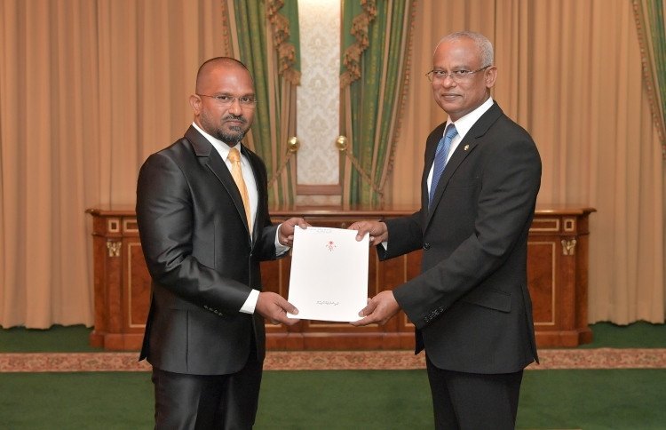 ރާއްޖެއިން ތައިލޭންޑަށް ކަނޑައަޅުއްވާފައިވާ ސަފީރު މުޙައްމަދު ޖިނާހަށް ރައީސް ފަތްކޮޅު އަރުވަނީ