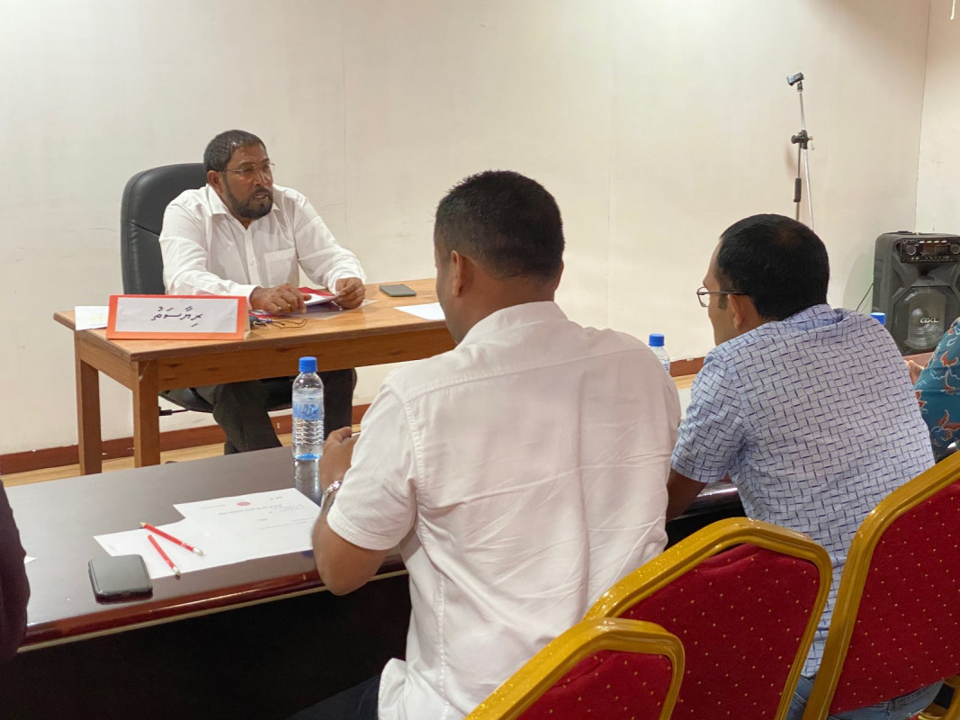 ހޯމަ ދުވަހު ޖޭޕީން ބޭއްވި ކައުންސިލް ބައްދަލުވުގެ ރިޔާސަތުގައި ޕާޓީގެ ލީޑަރު ގާސިމް