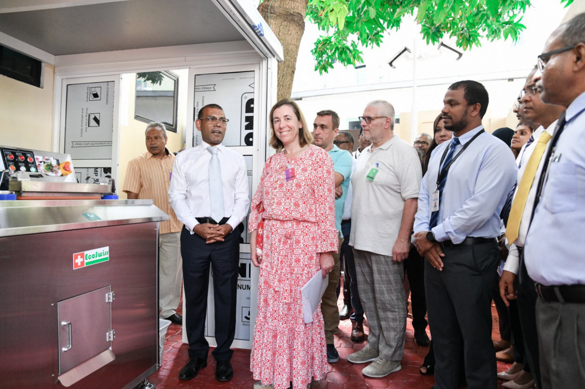 ކުލައިން ހޮޓެލްސްގެ ފަރާތުން މަޖިލީހަށް މެޝިން ހަވާލުކުރުމުގެ ތެރެއިން