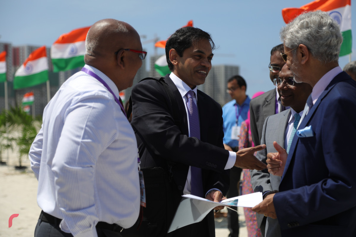 04 ސެޕްޓެމްބަރ 2019، ހުޅުމާލެ، ހުޅުމާލެ ފޭސް 2ގައި އިމާރާތްކުރަން ހަމަޖެހިފައިވާ އިންޑިއާ އެމްބަސީގެ އާ އިމާރާތުގެ ބިންގާ އެޅުމުގެ ރަސްމިއްޔާތުގެ ތެރެއިން އިންޑިއާގެ އެކްސްޓާނަލް އެފެއާޒް މިނިސްޓަރު ޑރ. ސުބްރަމާނިއަމް ޖައިޝަންކަރު އަދި އެޗްޑީސީގެ އެމްޑީ ސުހެއިލް އަހުމަދު އަދި ފޮރިން މިނިސްޓަރ އަބްދުﷲ ޝާހިދު--ފޮޓޯ: ޝުއައިބް މުހައްމަދު