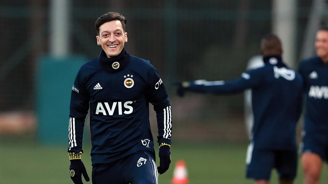 ފެނަބާޗޭގެ ފަރިތަކުރުންތަކުގައި އޮޒިލް ބައިވެރިވަނިކޮށް