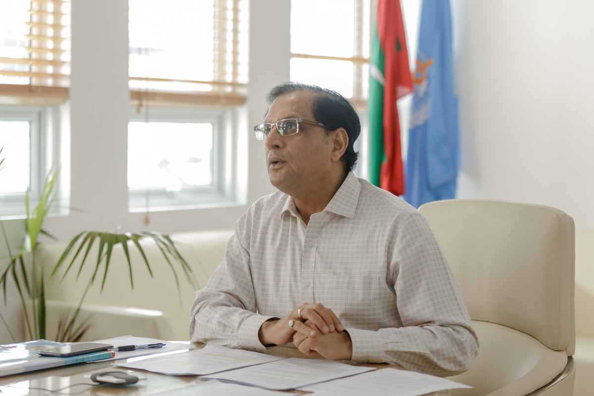 ވަރލްޑް ހެލްތް އެސެމްބްލީގެ ބްރީފިންގ ބައްދަލުވުމުގައި ހެލްތް މިނިސްޓަރު ބައިވެރިވެވަޑައިތުން - ޑަބްލިއުއެޗްއޯގެ ކަންޓްރީ ރެޕްރެޒެންޓޭޓިވް ޑރ. އަރްވިންދް މާތުރް ވިދާޅުވީ މި އަހަރުގެ ވާރލްޑް ހެލްތް އެސެމްބްލީއަކީ ޑަބްލިއުއެޗްއޯގެ ހަޔާތުގައި ވެސް ފުރަތަމަ ފަހަރަށް ވާރޗުއަލްކޮށް ބޭއްވޭ އެސެމްބްލީކަމާއި، މިގޮތަށް ބައްދަލުވުން ބާއްވާގޮތަށް ހަމަޖެހުމުން ޤަޢުމުތަކުން ގިނަ އަދަދެއްގެ މެމްބަރުންނަށް ބައިވެރިވެ ވަޑައިގެންނެވޭނެކަން ފާހަގަކުރެއްވި -- ފޮޓޯ: ހެލްތު މިނިސްޓްރީ