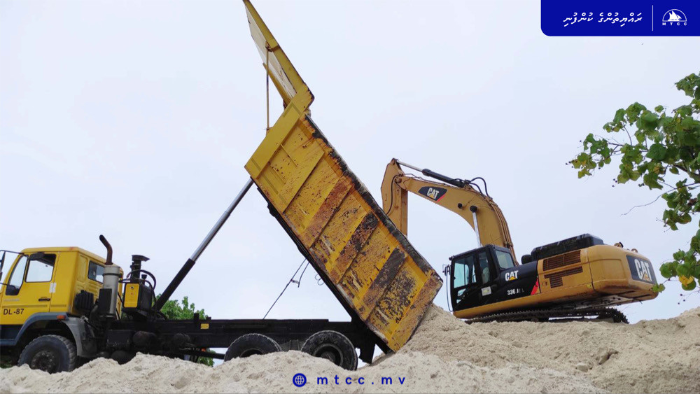 ދ. ހުޅުދެލި ބަނދަރުގެ މަސައްކަތް ކުރިއަށްގެންދަނީ