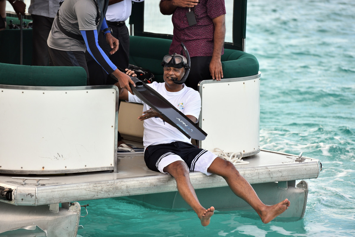 ރާއްޖޭން ޑައިވިންގެ ދުނިޔޭގެ ރެކޯޑު މުގުރާލުން