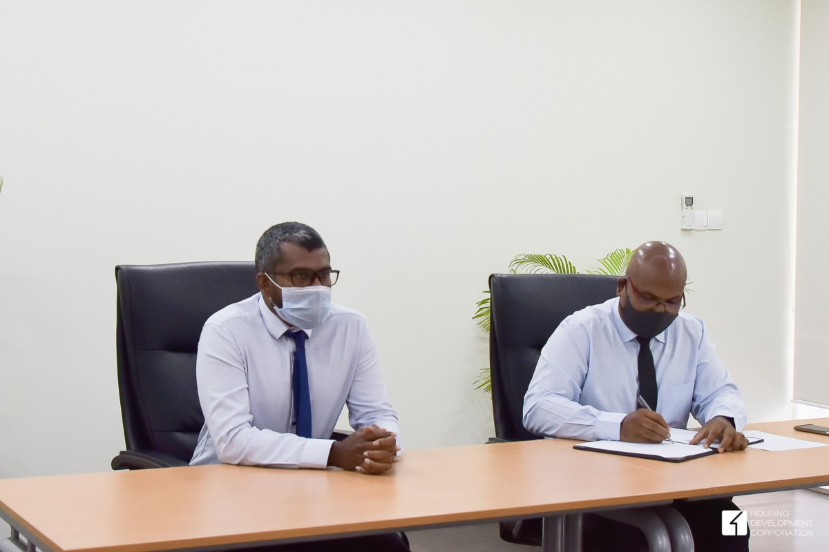 އެޗްޑީސީގެ މެެނޭޖިންގ ޑިރެކްޓަރ އެއްބަސްވުމުގައި ސޮއިކުރައްވަނީ