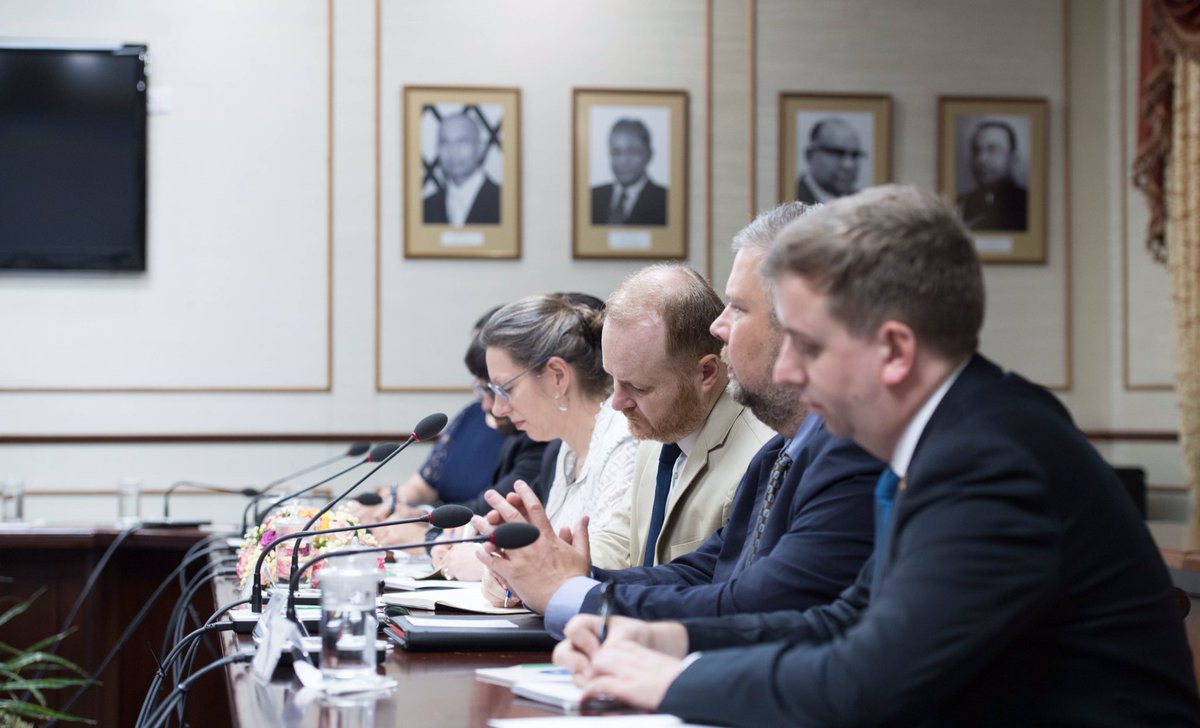 11 ޖުލައި 2019 --އެމެރިކާގެ ސްޓޭޓް ޑިޕާޓްމަންޓުގެ ކައުންޓަރ ޓެރަރިޒަމް ބިއުރޯގެ ޑެޕިޔުޓީ ކޯޑިނޭޓަރއާ، މަޖިލިހުގެ ރައީސް ބައްދަލުކުރެއްވުން-- ފޮޓޯ: ރައްޔިތުންގެ މަޖިލިސް