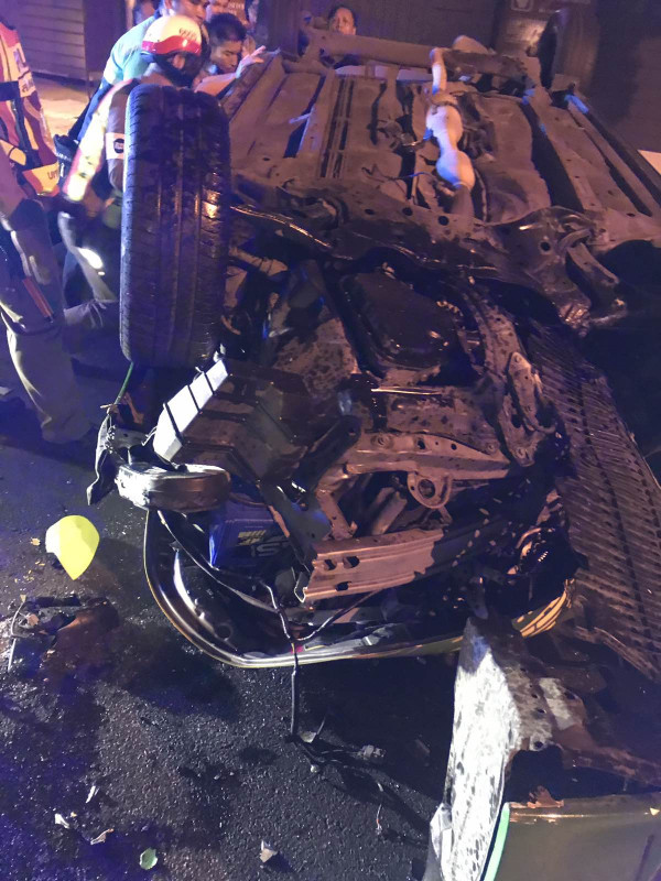 އެކްސިޑެންޓްވި ކާރު