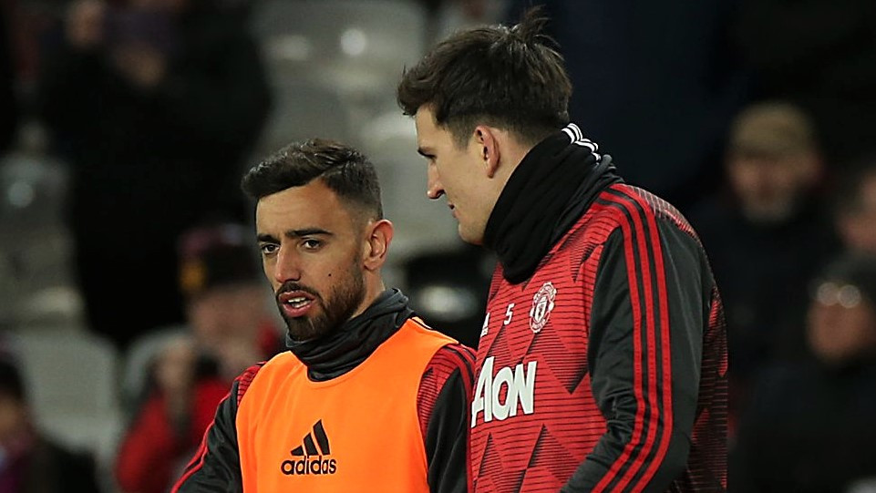 ޔުނައިޓެޑުގެ ކެޕްޓަން ހެރީ މެގުއާ އާއި ބްރޫނޯ ފެނާންޑޭސް