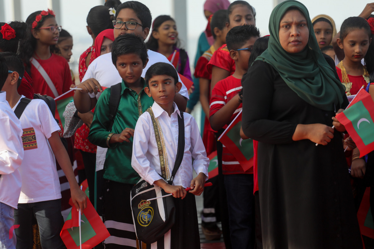 30 ޖުލައި 2019 -ބައިނަލްއަގްވާމީ ރަހުމަތްތެރިކަމުގެ ދުވަސް ފާހަގަކުރުމުގެ ގޮތުން ބޮޑުތަކުރުފާނު މަގުގައި ބޭއްވި އަތުގުޅާލުމުގެ ތެރެއިން-- ފޮޓޯ: ޝުއައިބް މުހައްމަދު