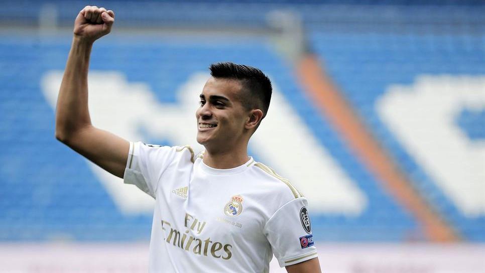 ރެއާލް މެޑްރިޑްގެ ޒުވާން މިޑްފީލްޑަރު ރެއިނިއާ ޖެސޫސް