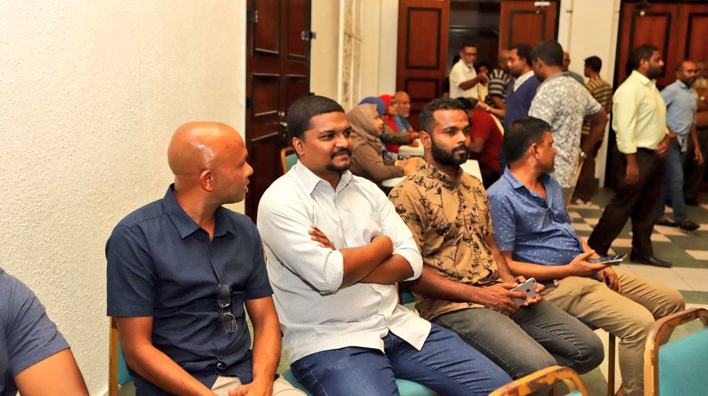 އެމްޑީޕީގެ މެމްބަރުންނާއި ރައީސް ނަޝީދު ބައްދަލުކުރެއްވުން -- ފޮޓޯ: ޓުވިޓަރ