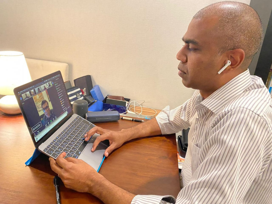 ފޮރިން މިނިސްޓްރީގެ ހުރިހާ މުވައްޒަފުންނާ ވަޒީރު ޢަބްދުﷲ ޝާހިދު ބައްދަލުކުރެއްވުން -- ފޮޓޯ: ފޮރިން މިނިސްޓްރީ