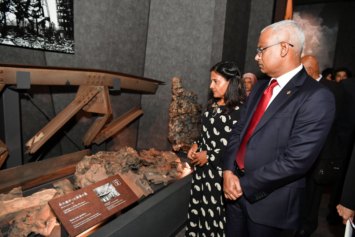 "ހީރޯޝީމާ ޕީސް މެމޯރިއަލް މިއުޒިއަމް" އަށް ރައީސުލްޖުމްހޫރިއްޔާ ޒިޔާރަތް ކުރެއްވުން -- ފޮޓޯ: ރައީސް އޮފީސް