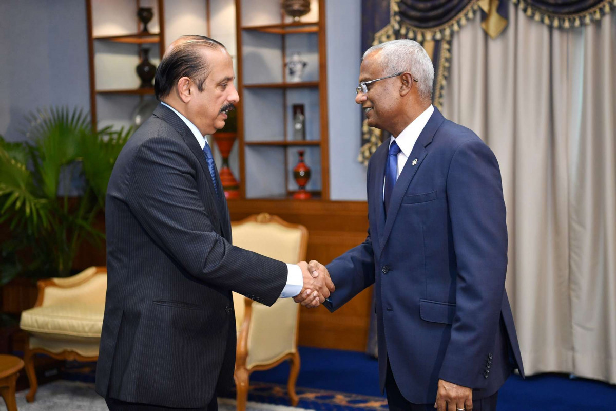 ރައީސް އިބްރާހިމް މުހައްމަދު ސޯލިހު އާއި ޕާކިސްތާނުގެ ސަފީރު އެޑްމިރަލް (ރިޓަޔަޑް) ވަސީމް އަކްރަމް ސަފީރު