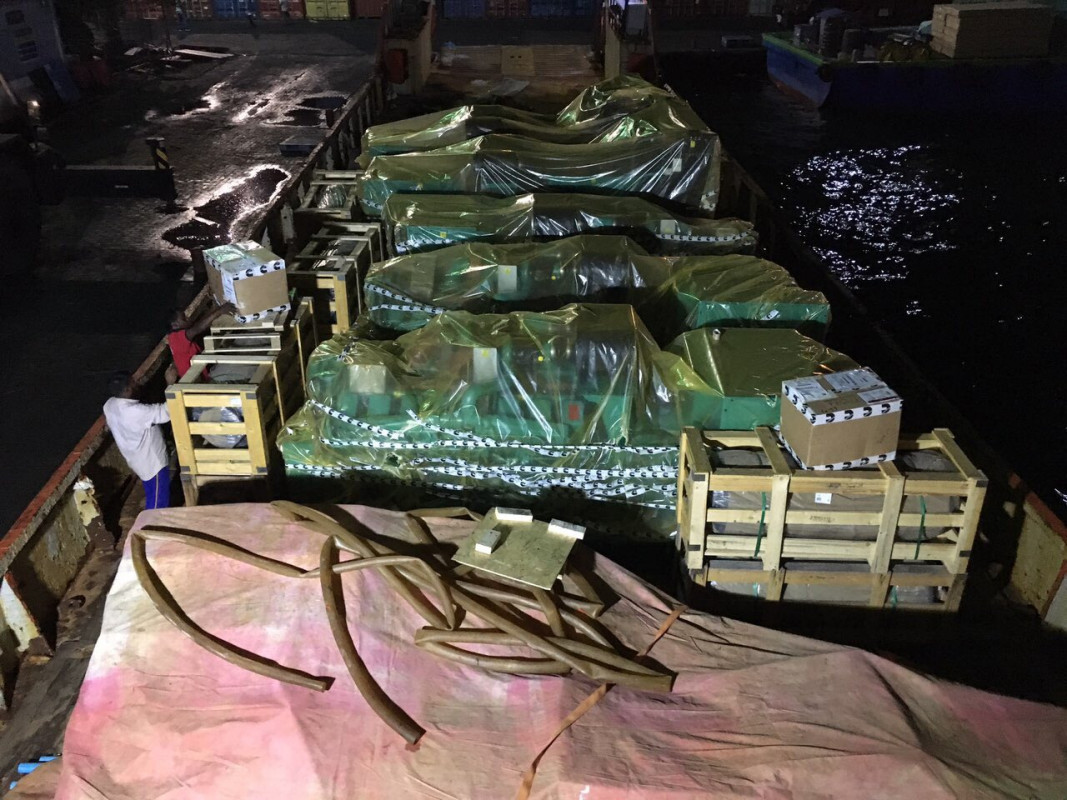 5 ރަށަކަށް ޖަނަރޭޓަރު ސެޓުތައް ފޮނުވުމަށް ދޯންޏަށް ލޯޑްކޮށްފައި